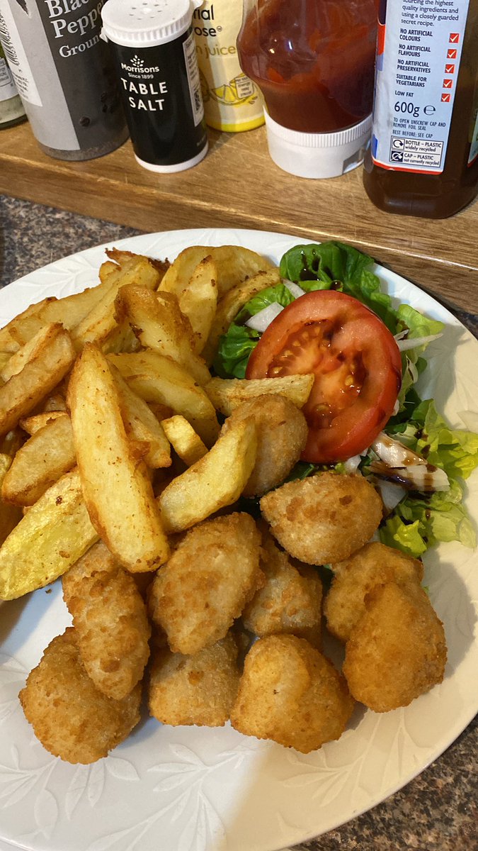 LisaPurshall2's tweet photo. Scampi and chips for tea #properchips https://t.co/f0ljlkxcyV