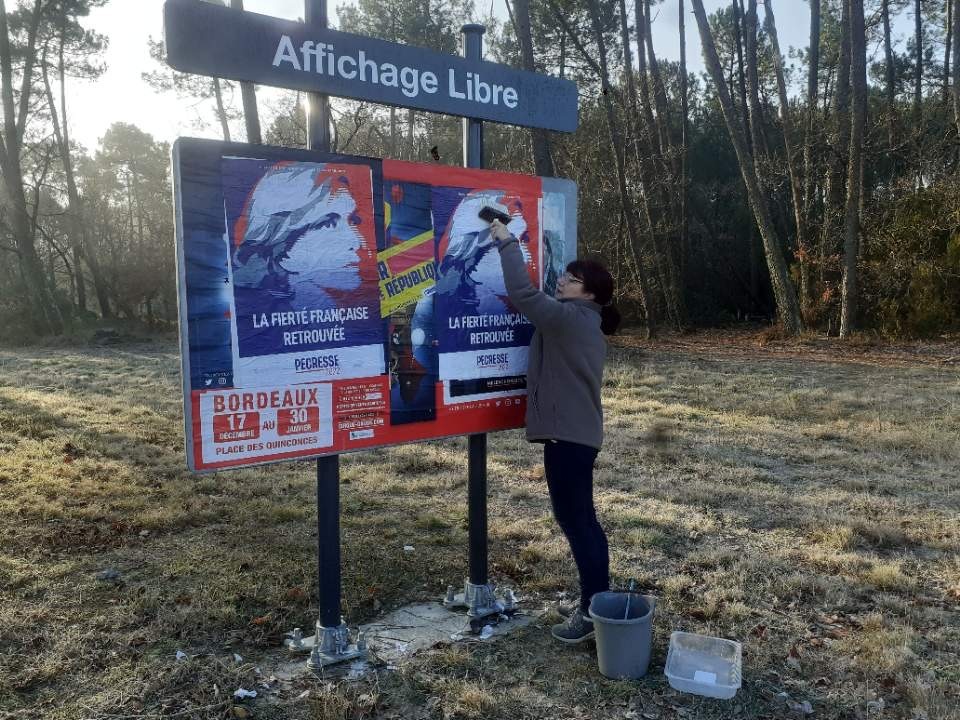 Republicains33's tweet photo. Mode collage activé en Gironde ✅
Nos militants se mobilisent sur tout le territoire girondin pour faire gagner notre candidate Valérie Pecresse ! 🚀🇫🇷
Merci à tous pour votre engagement 👏🏻
#pecresse2022 #presidentielles2022 #LR33 https://t.co/YnVjWkgELG
