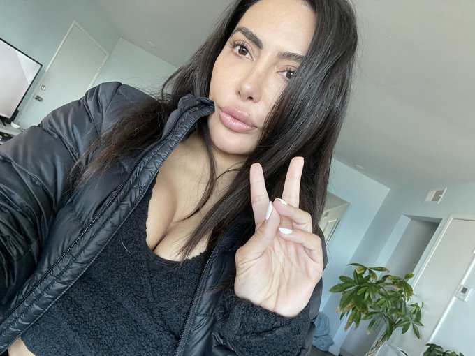 Watch Lela Star's leaked NSFW photo on TwXstars