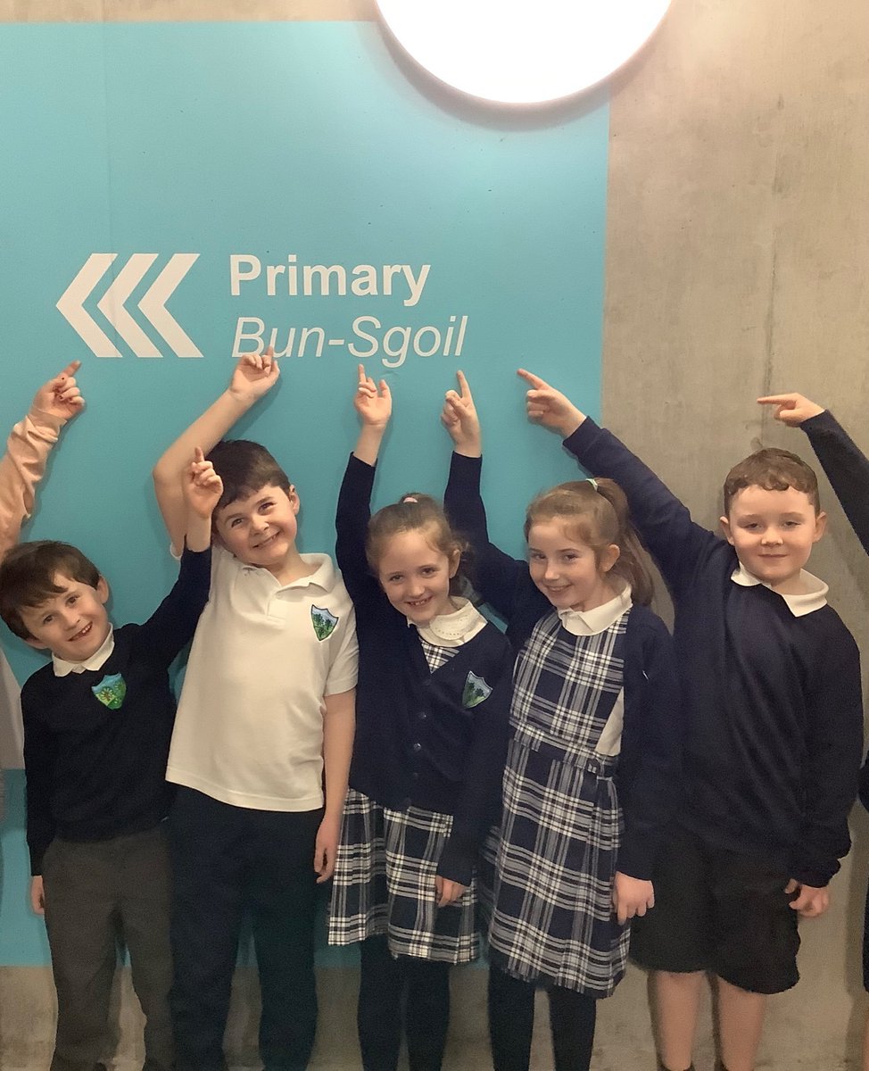 JHP_SnCN_SanCN's tweet photo. Chòrd e ri clas 2/3 faclan Gàidhlig a lorg timcheall na sgoile! Lorg sinn tòrr Gàidhlig agus beagan Braille!
Primary 2/3 enjoyed finding Gaelic words around the school. We found lots of Gaelic and a little bit of braille!
#LanguageWeekScotland #SeachdainChànanachnahAlba (2of2) https://t.co/BjJmIpR3UT