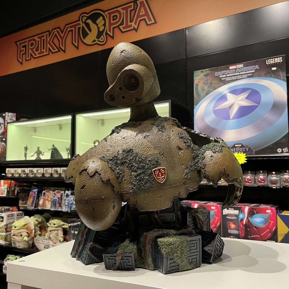 frikytopia's tweet photo. Robot del castillo de Laputa 🤩 ¿Alguien más tan fan de Studio Ghibli y Miyazaki cómo nosotros?

Este es un busto/maceta de 45x40x25cm hecho de resina. Simula el estado en el que Pazu y Sheeta se lo encuentran: cubierto de plantas y rodeado de la naturaleza👇🏻 https://t.co/RPEPxote9O