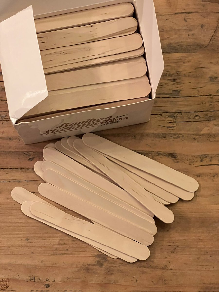 RobsAllotment's tweet photo. Plastic-free plant labels!
.
Now my plastic plant labels have been used multiple times they are beginning to break, so it’s time to replace them
.
I’ve bought a box of lolly sticks to use instead of using plastic, plus they can be composted once they are no good https://t.co/pAFGeuhqPv