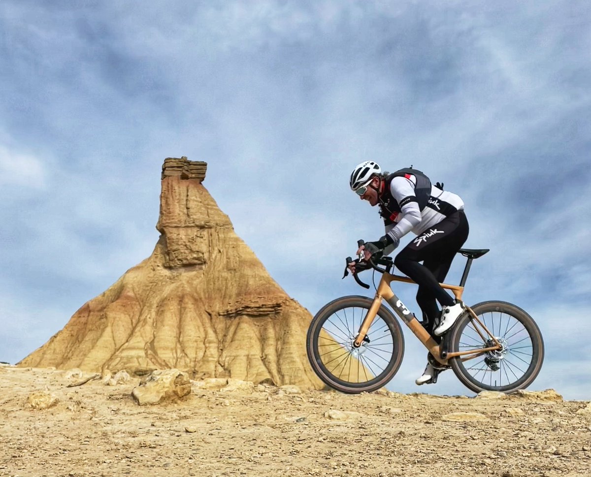 RikiAbad's tweet photo. Ocho horas y media de disfrute con la Exploro por las Bardenas!!!
Poco a poco vamos cogiendo golpe de pedal para la larga distancia!!!
#bardenasreales #castildetierra #3texploro #gravel #disfrutar https://t.co/KpgGgsB903