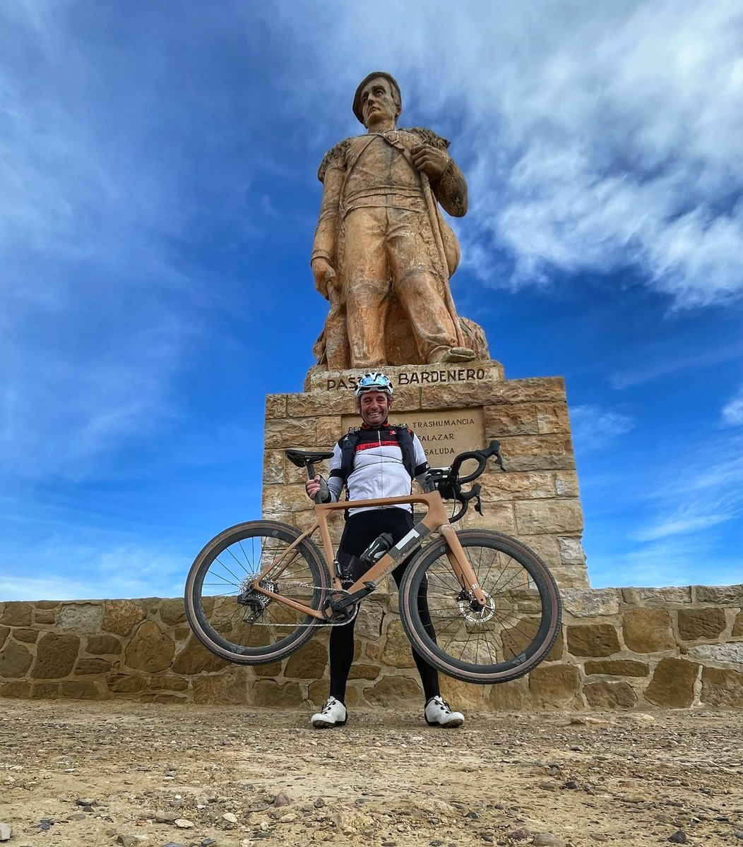 RikiAbad's tweet photo. Ocho horas y media de disfrute con la Exploro por las Bardenas!!!
Poco a poco vamos cogiendo golpe de pedal para la larga distancia!!!
#bardenasreales #castildetierra #3texploro #gravel #disfrutar https://t.co/KpgGgsB903