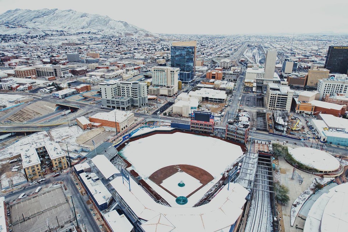 SalgadoPhoto_'s tweet photo. El Paso snow 🤍 https://t.co/MPm5Rerv4v
