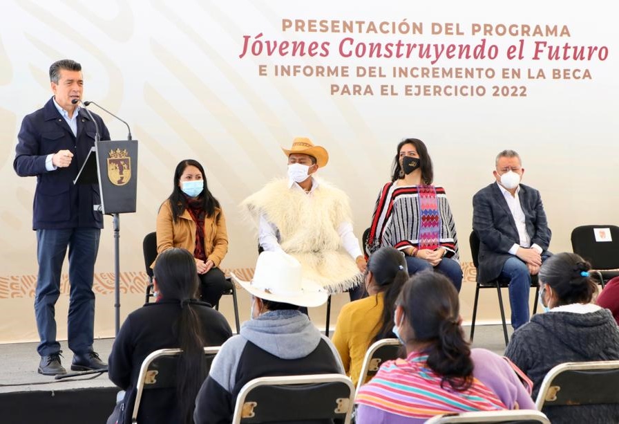 IJECH_Chiapas's tweet photo. 🔈Acompaña titular del #IJECH al Ejecutivo del Estado, Rutilio Escandón Cadenas a la Presentación del Programa Jóvenes Construyendo el Futuro e Informe del Incremento en la Beca para el Ejercicio 2022.
#JuventudesDeCorazón https://t.co/TgP0tFe6UK