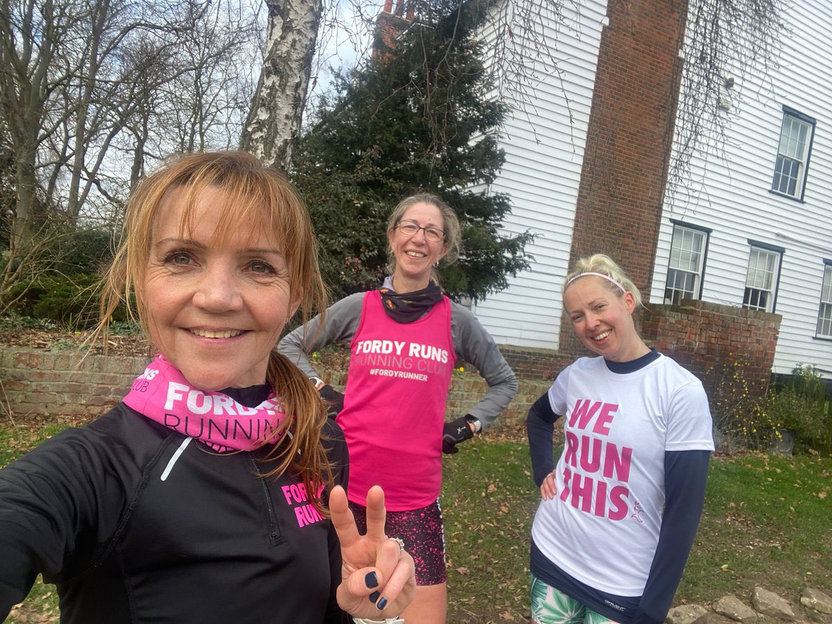 cK_Kirkland's tweet image. The Three Amigos were reunited for a long overdue run this morning 🥰 today we took on Tempo Thursday - some kms felt harder than other but was so much better to be running together ☺️ pleased with the overall paces that we maintained #ukrunchat #running #runningwithfriends