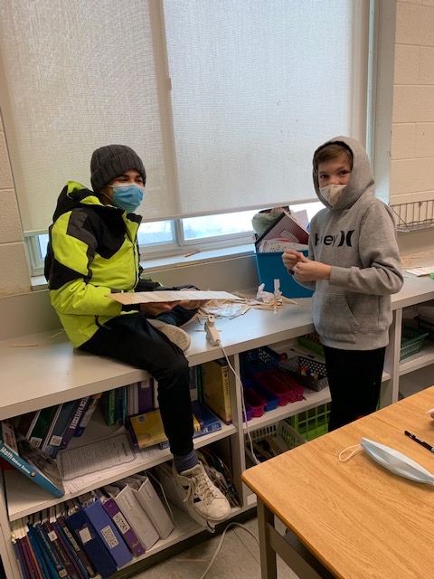 It may have been messy but this <a href="/Branlynbulldogs/">Branlyn Community</a> Grade 6/7 crew demonstrated a serious love for architecture through bridge building. #experientiallearning #STEMchallenge