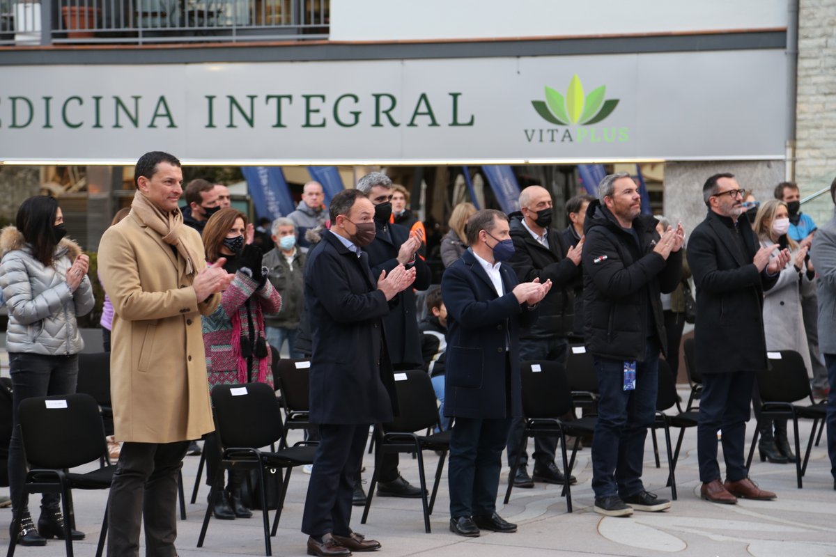 comusantjulia's tweet photo. Inaugurat el Mundial de triatló amb l'actuació de les entitats culturals. https://t.co/QAastVd4Fh
