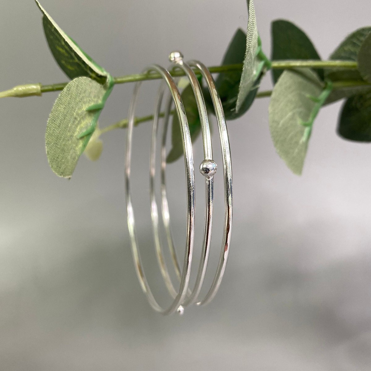 MaisyPlum2's tweet photo. Set of 3 Handmade Sterling Silver bangles, Stacking Bangles https://t.co/hvTLLt4mDr #Etsy #MaisyPlum #HandForgedBangle https://t.co/unvEhvSnNt
