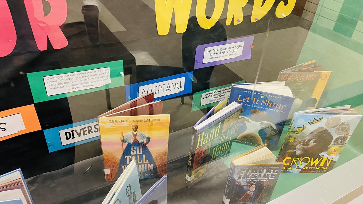 Shoutout to <a href="/PinkGemini2/">PinkGemini</a> for <a href="/MontpelierES/">Montpelier Elementary School</a> lobby showcase!