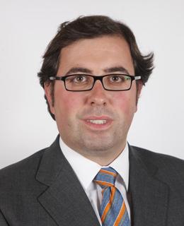 Tyrexito's tweet photo. He buscado a ver qué cara tiene el que se ha confundido del PP. https://t.co/l8vEWILZgC