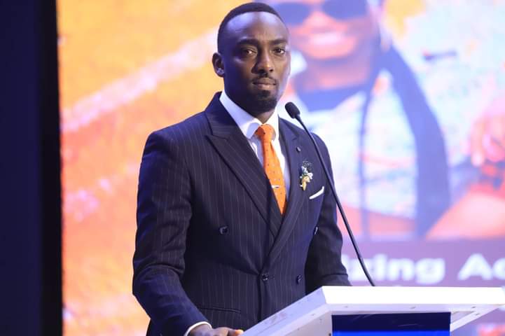 eddiespikaagaba's tweet photo. Eeeh eeh my Lord, Kaburaza wangye @RonnieMcVex karugire hare, this is what we call process by process, anyway don't miss him on the 5th of March at the Heat as he hosts #TheComedyChapter3 ft only the finest in the game. https://t.co/4F2zXL8mM6