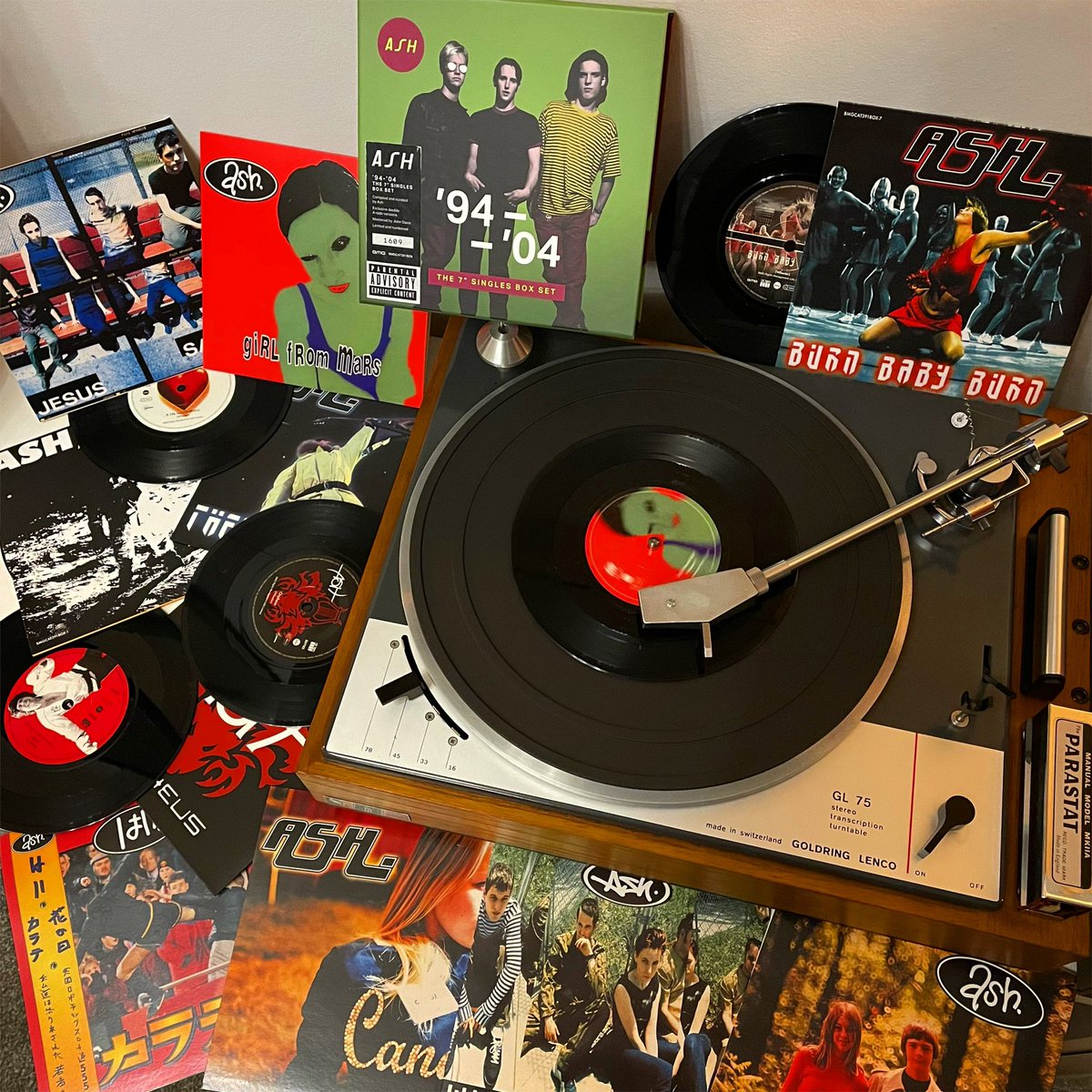 benchampniss's tweet photo. Great little 7” singles boxset from @ashofficial . Every single release from ‘94-‘04. Lovely stuff! In the Townsend Music sale. 👌🏼 @TownsendMusicUK #ash #ashband #thegirlfrommars #girlfrommars #nowplaying #nowspinning #vinyl #vinylboxset https://t.co/x2ct0sBr1N