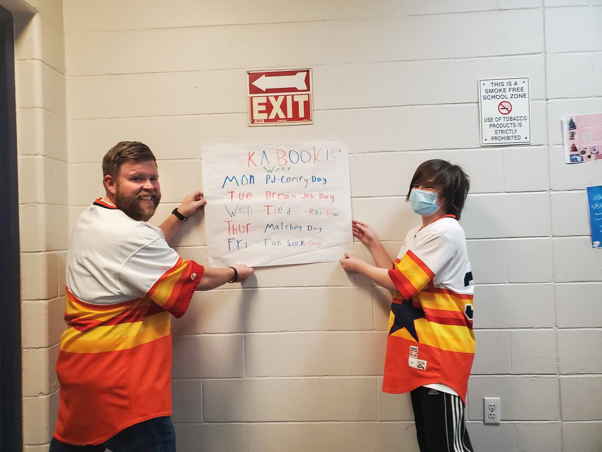 Twin day was a great excuse to wear one of my favorite throwbacks. We're out here "stealing signs". #kabookieweek #kabookie #twinning #astros #spiritweek #throwbackthursday