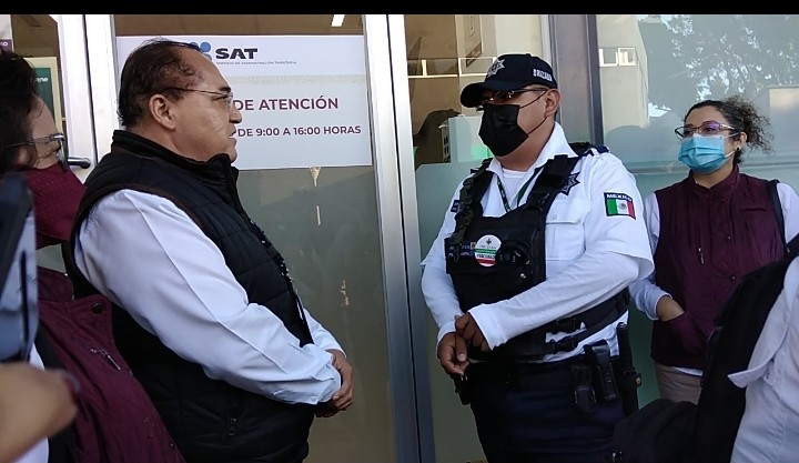 Christian_V81's tweet photo. Este cobarde es #AlejoTrujilloReyes jefe del SAT en Orizaba, despidió injustificadamente a 4 trabajadoras sindicalizadas tras regresar del confinamiento por Covid-19, hoy les negaron el acceso.#ConLaFamiliaNo #Covid_19 #Orizaba #SAT #ViolenciaDeGenero #AbusoDeAutoridad https://t.co/xitxwfclCq