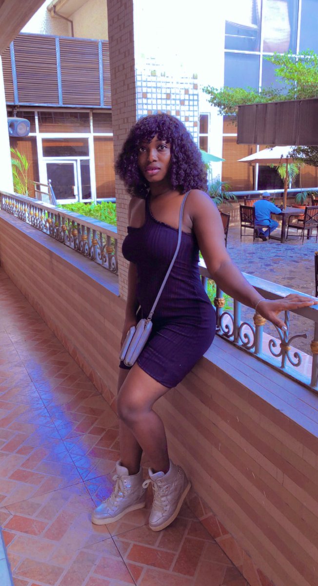 MBimps's tweet image. Melanin dripping goodness🥰🥰