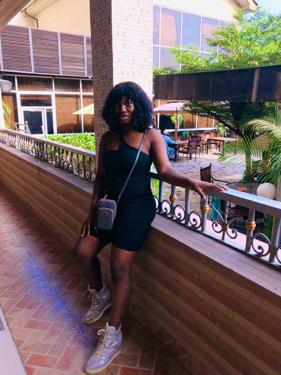 MBimps's tweet image. Melanin dripping goodness🥰🥰