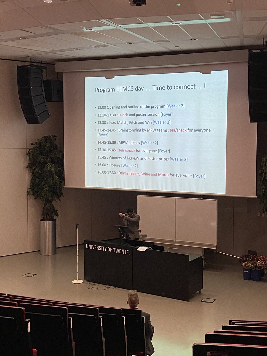 eTalaveraM's tweet image. Fun #EEMCS day at the @utwenteEN today with nice poster and brainstorming sessions and the also so needed non-academic chats! 😄🥂