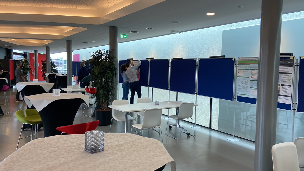 eTalaveraM's tweet image. Fun #EEMCS day at the @utwenteEN today with nice poster and brainstorming sessions and the also so needed non-academic chats! 😄🥂