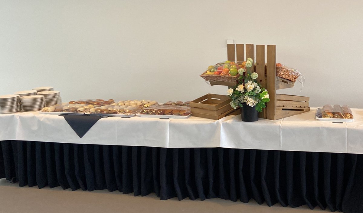 eTalaveraM's tweet image. Fun #EEMCS day at the @utwenteEN today with nice poster and brainstorming sessions and the also so needed non-academic chats! 😄🥂