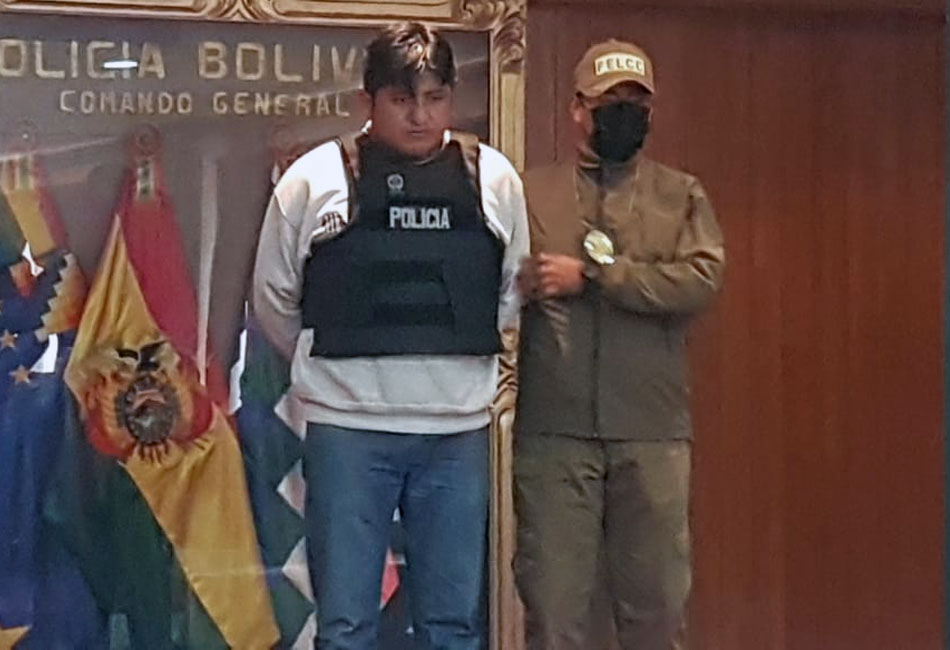 LAVERDADLIBRES's tweet photo. #IMPLICADAS
#Madre y #hermana compartían en redes sociales el #perfilfalso de #RichardChoque y posiblemente también #contestaban el número de contacto con el que se #extorsionaba. https://t.co/Uc5dAMxchB