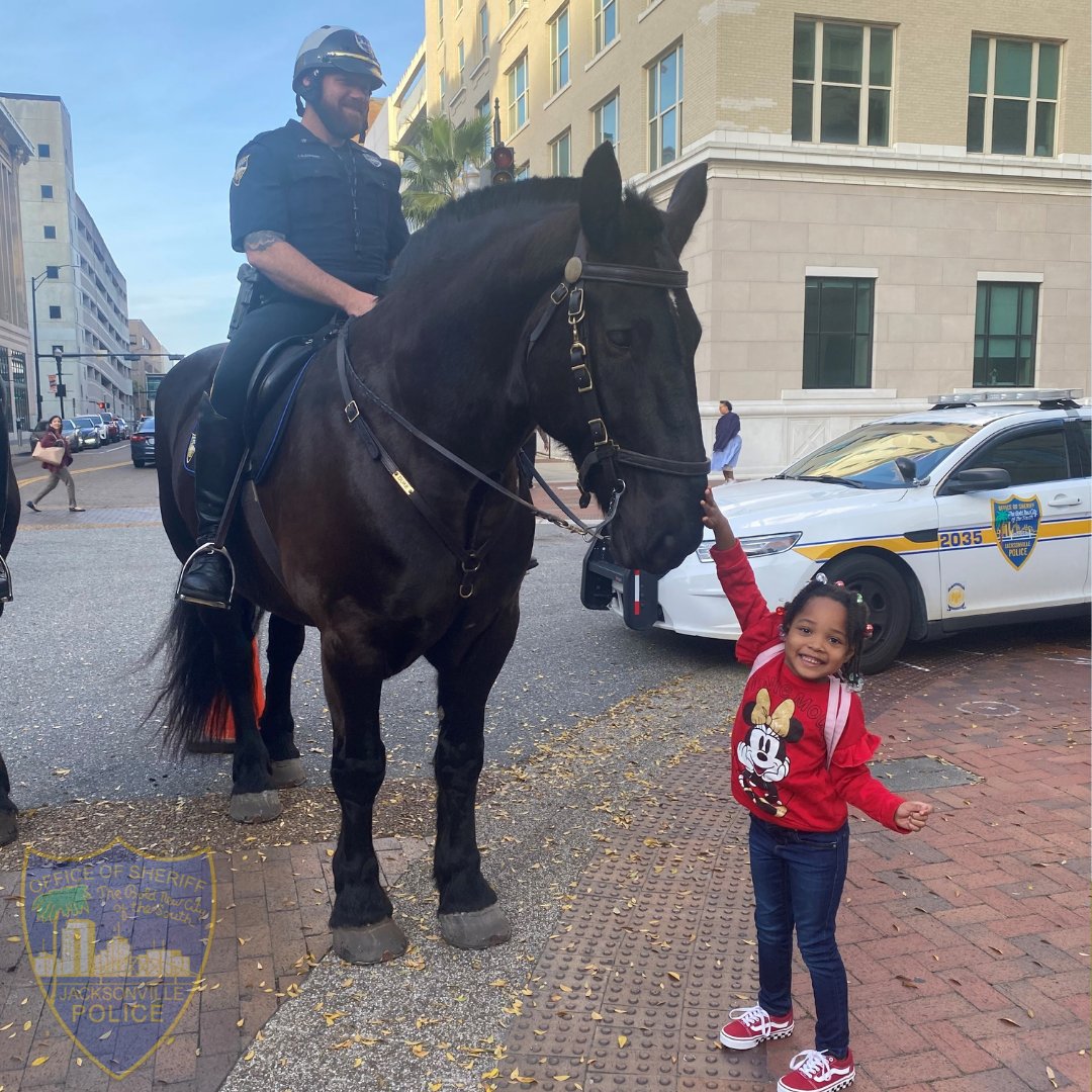 It's the little moments that make the biggest impacts! 

#JSO #jaxsheriff #MakeAnImpactThatMatters #MountedPolice #CommunityFocused #BigSmiles