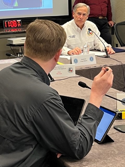 PUCTX's tweet image. @PUCTX Chmn. Peter Lake reports to @GovAbbott on strong grid operations in winter storm. Any outages are local; should be reported to local providers - you can find outage maps and contact information for them on our Storm Resources page at puc.texas.gov/storm/  #TDEM