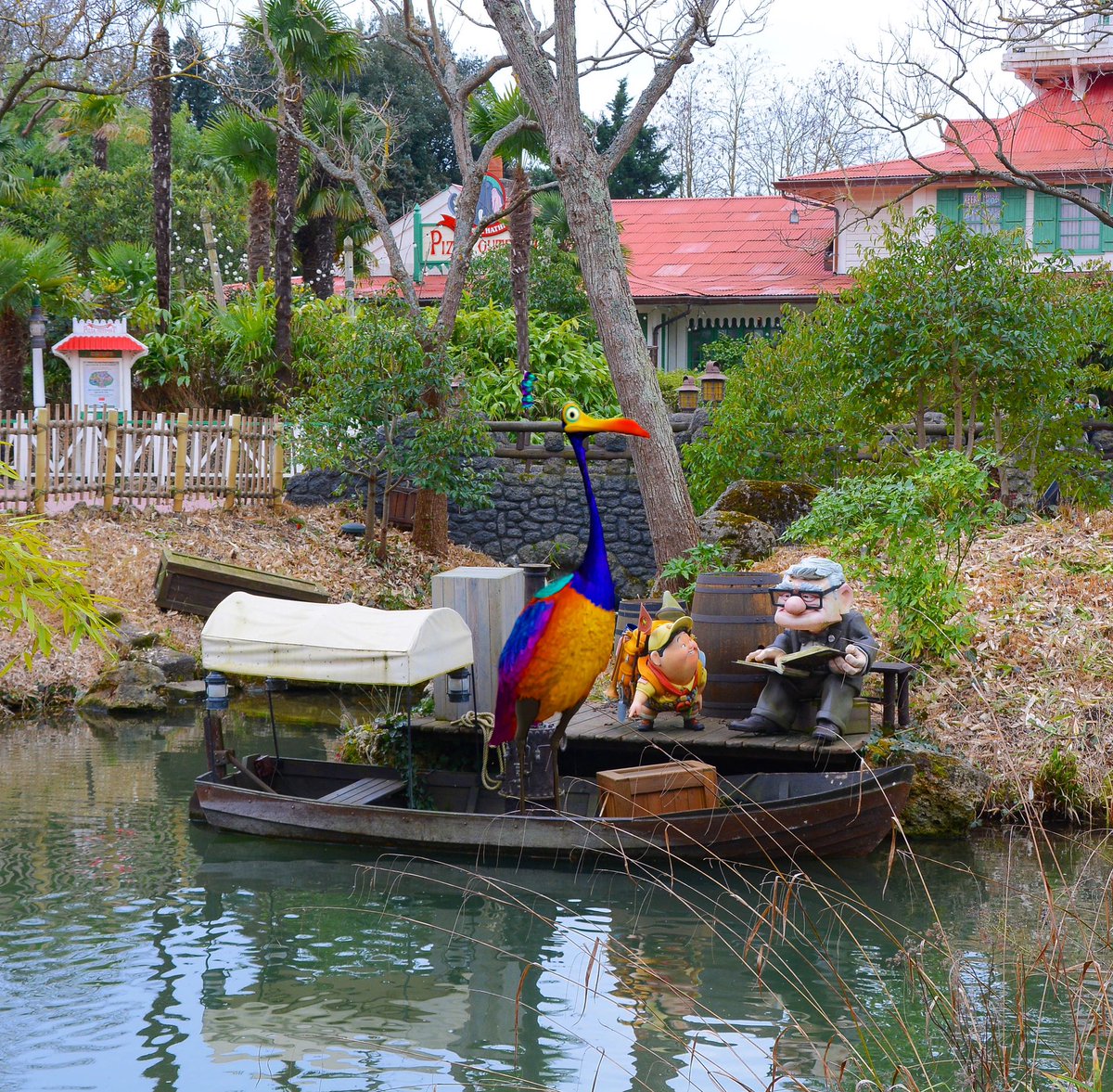 ✨ ⚠️ FLASH INFO ! Kevin 🧡💛💙 est arrivée en bateau à Adventureland 🌿😍 

(❗️FAKE … j’adore Rêver et Croire en mes Rêves 😊) ✨ 

#disneyparks #disneylandparis #pixar