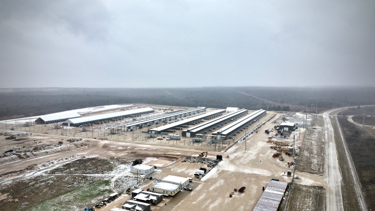 chadeverett's tweet image. [ Weathering A Storm ] 
Captured this picture of @RiotBlockchain&apos;s #Bitcoin Mining Facility in Rockdale, Texas during #WinterStormLandon. This facility  curtailed the power to support our community and the @ERCOT_ISO grid.   #TexasPowerGrid #TexasWeather #dronephotography  $RIOT
