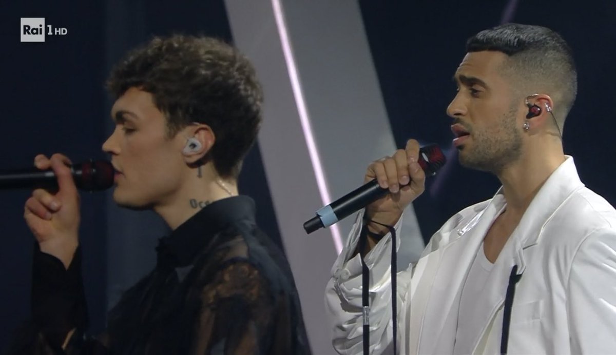 porcsdue's tweet photo. “A volte non so esprimermi E ti vorrei amare, ma sbaglio sempre” #Sanremo2022 
#festivaldisanremo22 https://t.co/lkQn19kf1h