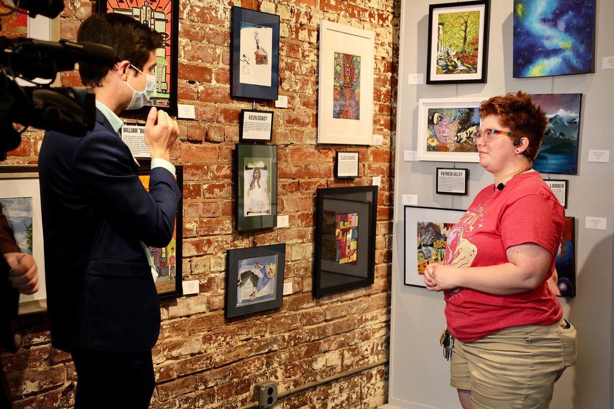 SignalCenters's tweet photo. @newschannelnine Eric Benninghoff & Webb Wright stopped by and interviewed a few of our artists!
Quincey LaRoux, believes no two pieces of art will ever be the same and invests a lot of energy, passion, and time in her work. She hopes others will do the same #HartGallery #CHA https://t.co/wDuLEERTXA