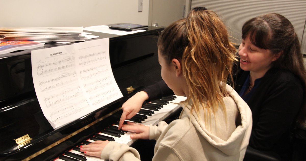 VMSTUDIOS's tweet image. "You are never more than a half-step away from a right note" 

-Victor Wooten