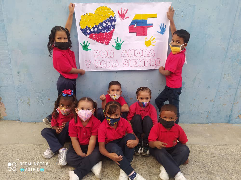 Los niños y niñas del CEIN EUSEBIO GUZMÁN, commemorando el 20 aniversario del 4F 💛💙❤️🇻🇪🇻🇪🇻🇪 <a href="/zedcinicial/">Educ. Inicial Dtto. Capital</a> <a href="/ZonaEducativaDC/">Zona Educativa Caracas</a> <a href="/educinicialmppe/">Educación Inicial</a> <a href="/gracielamarilis/">Graciela Rapisarda</a> <a href="/_LaAvanzadora/">Yelitze Santaella</a> @MPPEDUCACION <a href="/NicolasMaduro/">Nicolás Maduro</a>