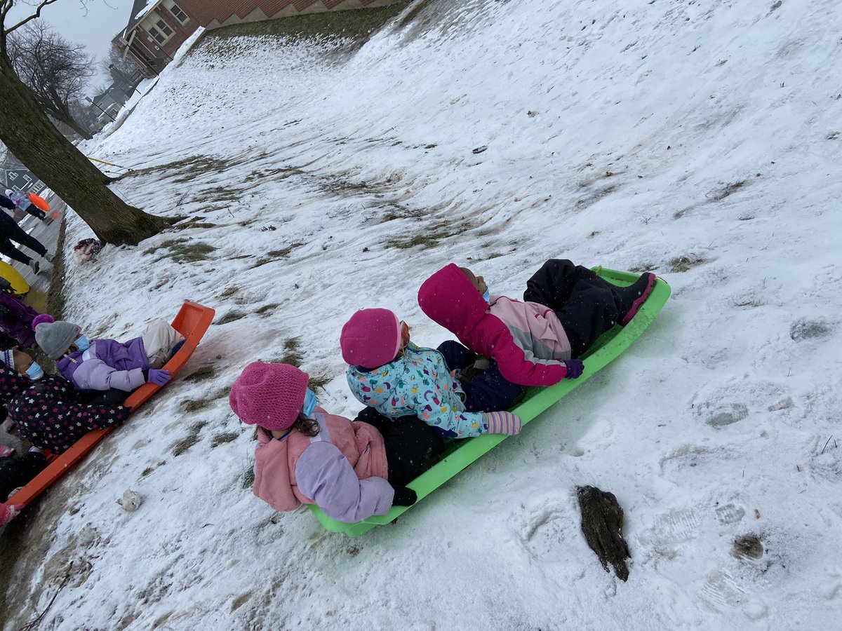 Julia4156's tweet photo. Our kindergarten buddies had a “Snow ❄️ Day” at school! It was so much fun! https://t.co/ajHHPsvb0U