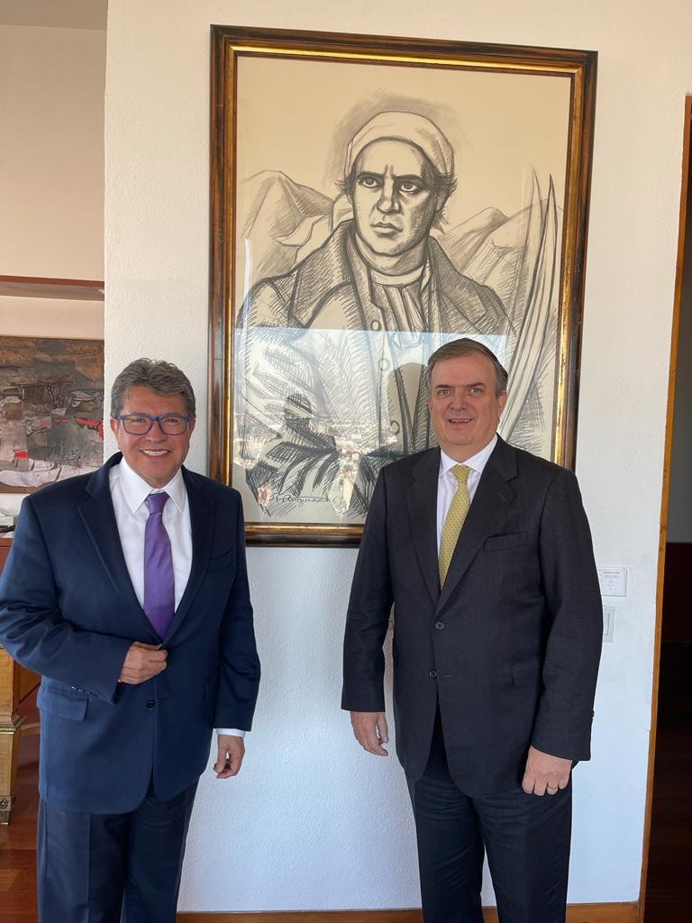 Me reuní con el canciller Marcelo Ebrard (<a href="/m_ebrard/">Marcelo Ebrard C.</a>). Conversamos sobre la agenda legislativa, migración, seguridad, tratados comerciales, nombramientos diplomáticos que el Senado analizará y la demanda de México contra fabricantes de armas en EUA. Actuaremos con responsabilidad.