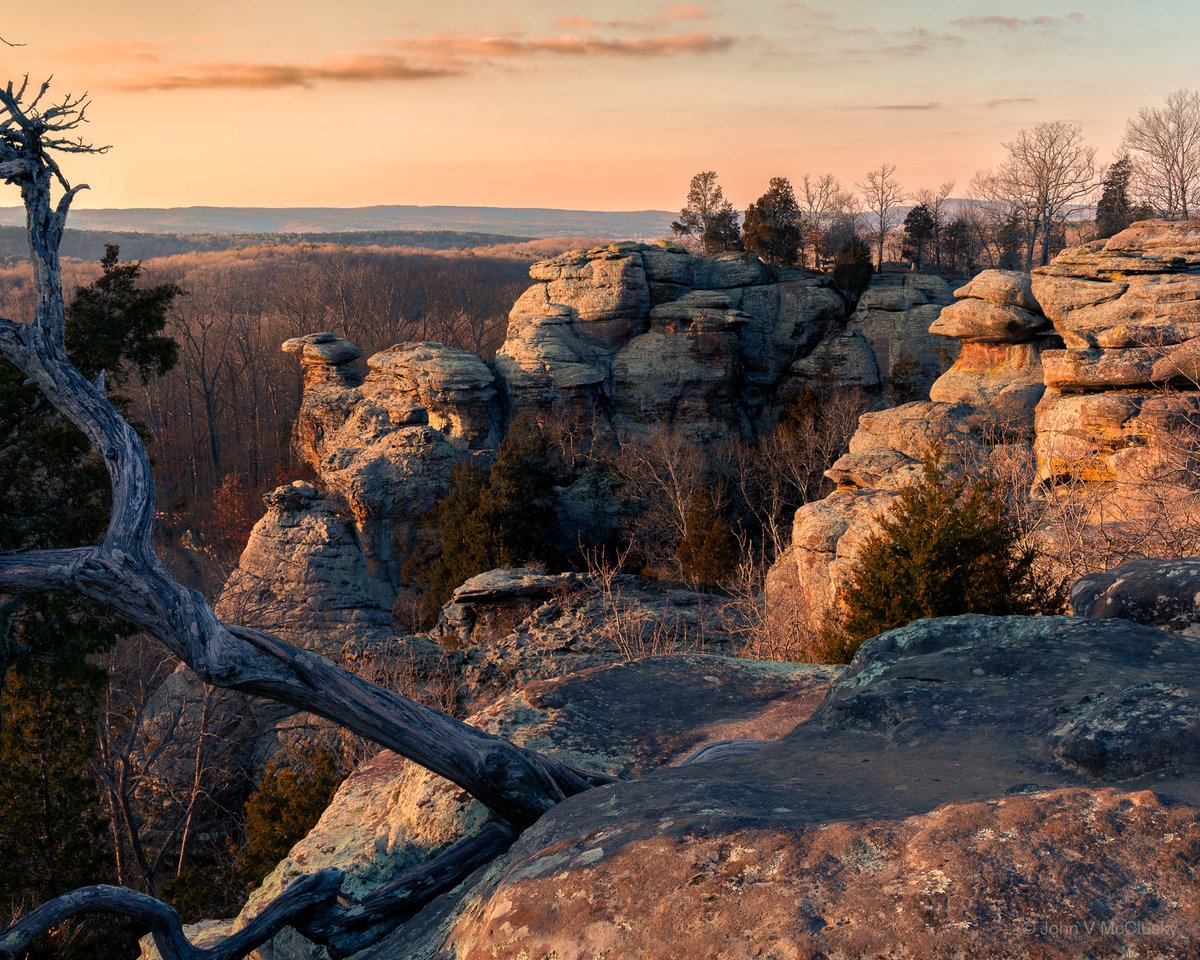 Sunset at Garden of the Gods Illinois.

#NaturePhotography #naturelovers #sunset
#Illinois
#enjoyillinois
#illinoisviews
#illinoisphotographer
#outdoorsillinois
#outdoors
#outdoorphotography