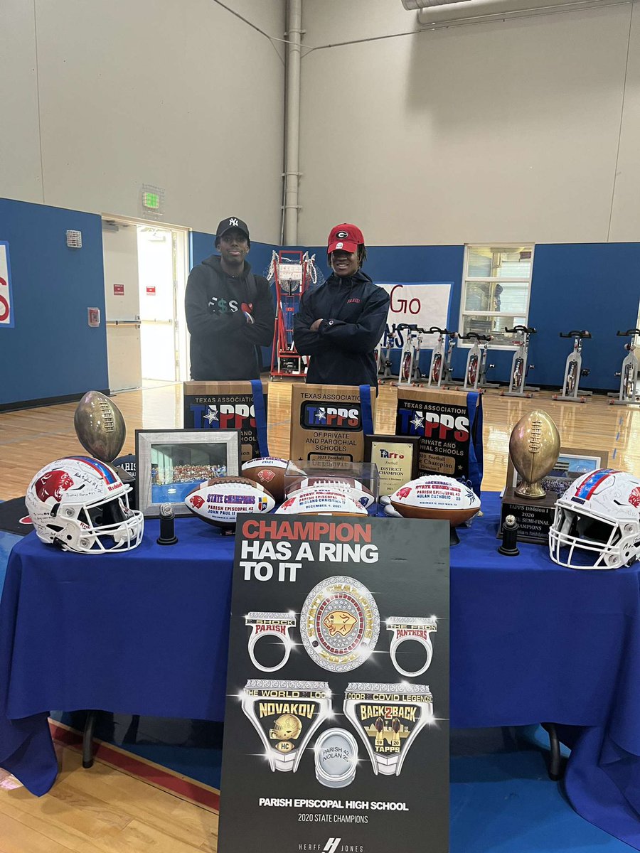 jeremiahbleds8e's tweet photo. Very honored &amp; blessed that i got to see the people that i grew up with as a kid, sign their NIL’s to their new beginnings yesterday. I hope they succeed academically and on the field. Words can’t describe how proud i am of these guys! Love y’all ❤️ #GoDawgs #GramFam #GoPioneers https://t.co/NsBykUu0jz