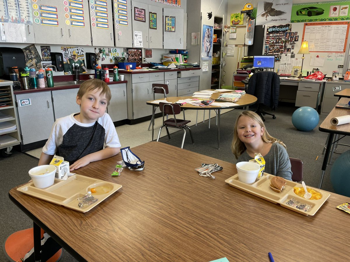 Mr_Uselding's tweet photo. Kaisa and William joined me for #lunch and we created #MrUsTop5 #DESGreats #MrUsCrew https://t.co/nsZ7XcH8zy