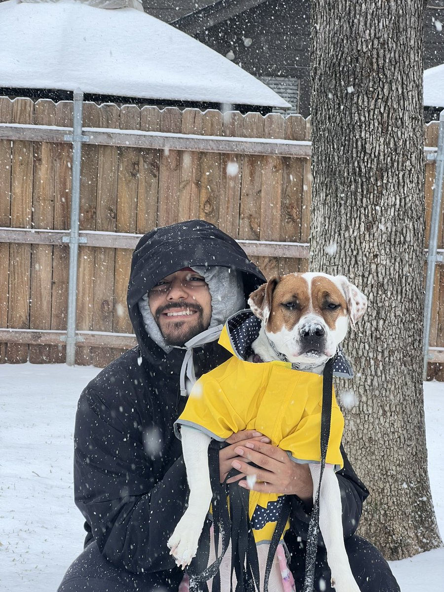 BerdejaJosh's tweet photo. Snow day with my lil family ❄️❄️ https://t.co/40gW6o4lre