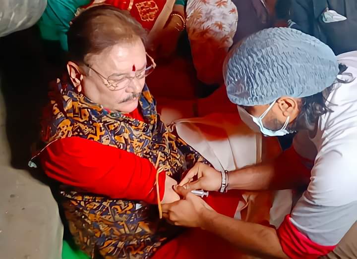 madanmitraoff's tweet image. সোনাগাছির যৌনপল্লীর সরস্বতী পুজোর উদ্বোধনে রক্ত দিয়ে পুজো।
#mmpicture #mmphotography