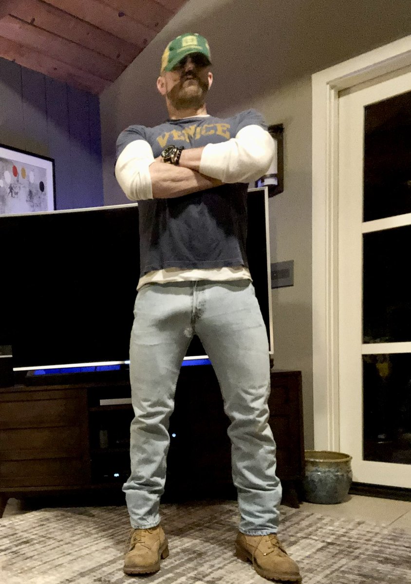 HungFaceFucker's tweet photo. On your knees boy. #bulge #redneck #hungredneck #alphamale https://t.co/aAMfol4XUG