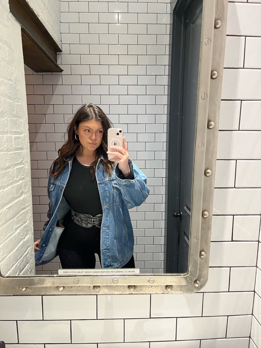 LivDelaney8's tweet photo. Digging my fit today :-) https://t.co/Y6J6ozsCvT