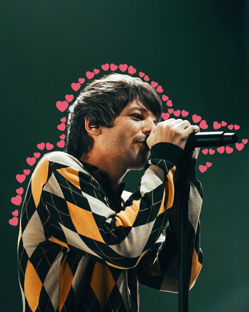 pao28v's tweet photo. louis con corazones resalta más 

I vote #Louies for #BestFanArmy at the #iHeartAwards︎ https://t.co/ShNefhiOgw