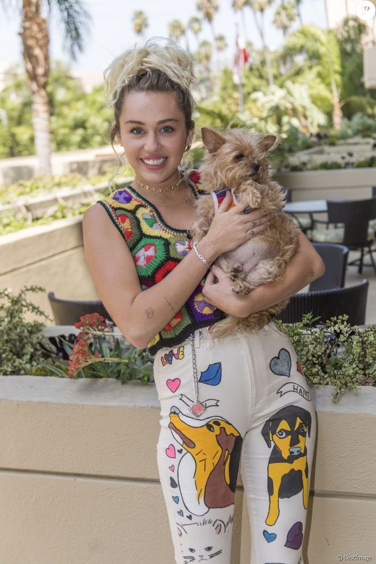 mileyIoves's tweet photo. I vote for #NothingElseMatters #BestCoverSong #iHeartAwards https://t.co/acJMV3ShmB