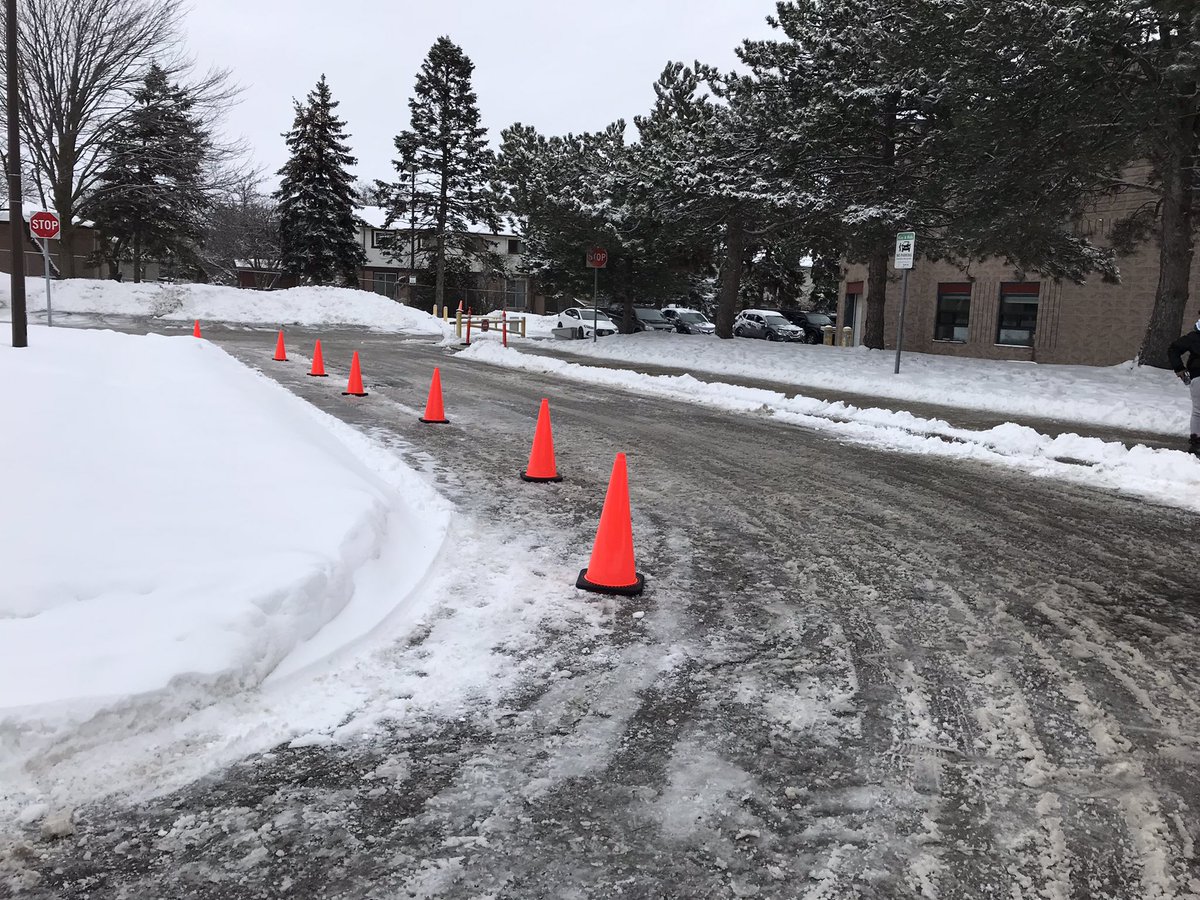 TomLongboatPS's tweet photo. Keeping everyone safe at Longboat with our new pylons for the Kiss N’Ride. Clearly marking the “Student Drop Off Zone with tall pylons. Thank you Longboat community for your support. #SafetyFirst https://t.co/IRexV3nbcu
