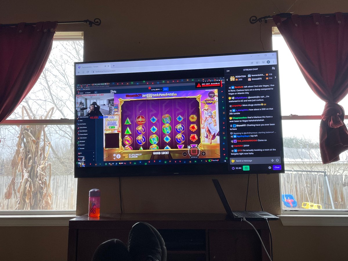 s_flowers88's tweet photo. Watching @Trainwreckstv waiting on this “winter” storm that has the whole city closed 🤣to roll into Austin Texas. Get us in batch! https://t.co/8DYhK36UU5