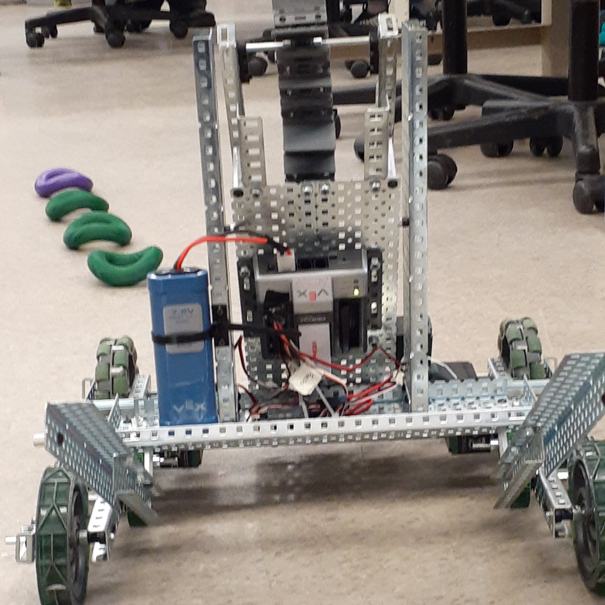 TmsRobotics's tweet image. Enjoy this picture, the robot is working well!
 #tpsprepares @TyngsMiddle @media_tp @TyngsElementary @tyng_robotics
 #Moby