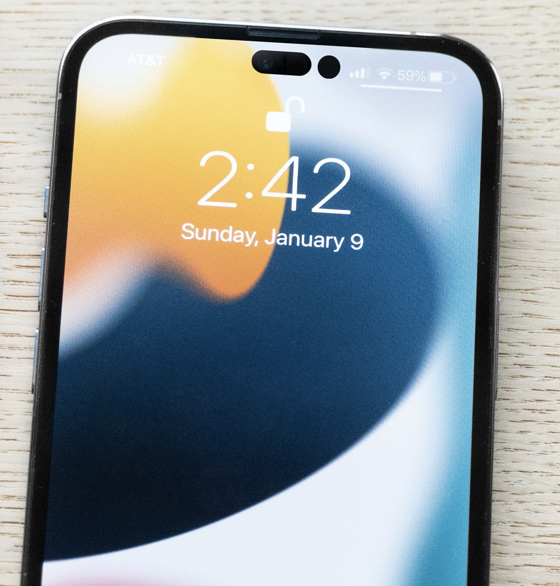 PhilipSkillern's tweet photo. @AR72014 No the pill shape hole is to small for all the Face ID tech. but I hope it’s not this https://t.co/QiVZGK4YJD