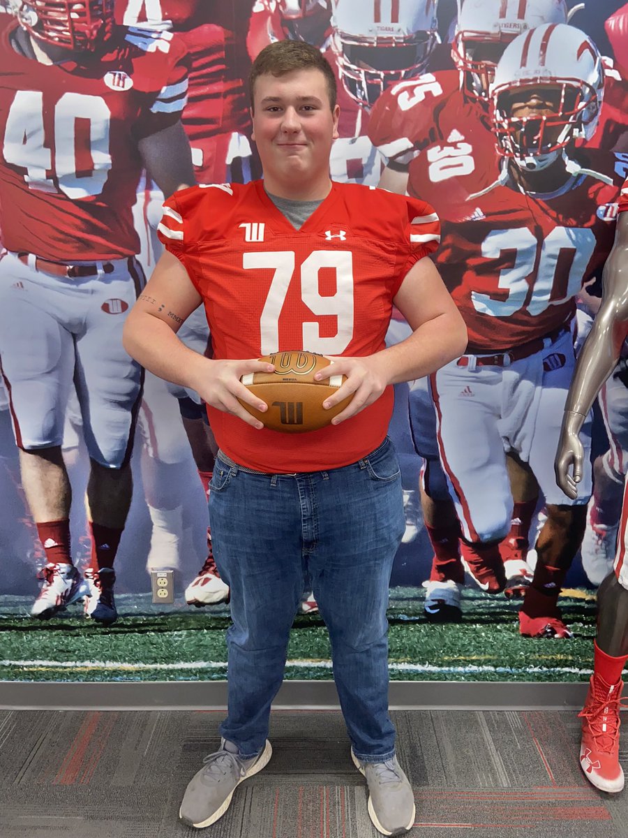 Very excited to announce that I have received an offer from Wittenberg! <a href="/cdavie51/">Clay Davie</a> <a href="/JimCollins_FB/">Jim Collins</a> <a href="/TippFB/">Tippecanoe Football 🏈</a>
